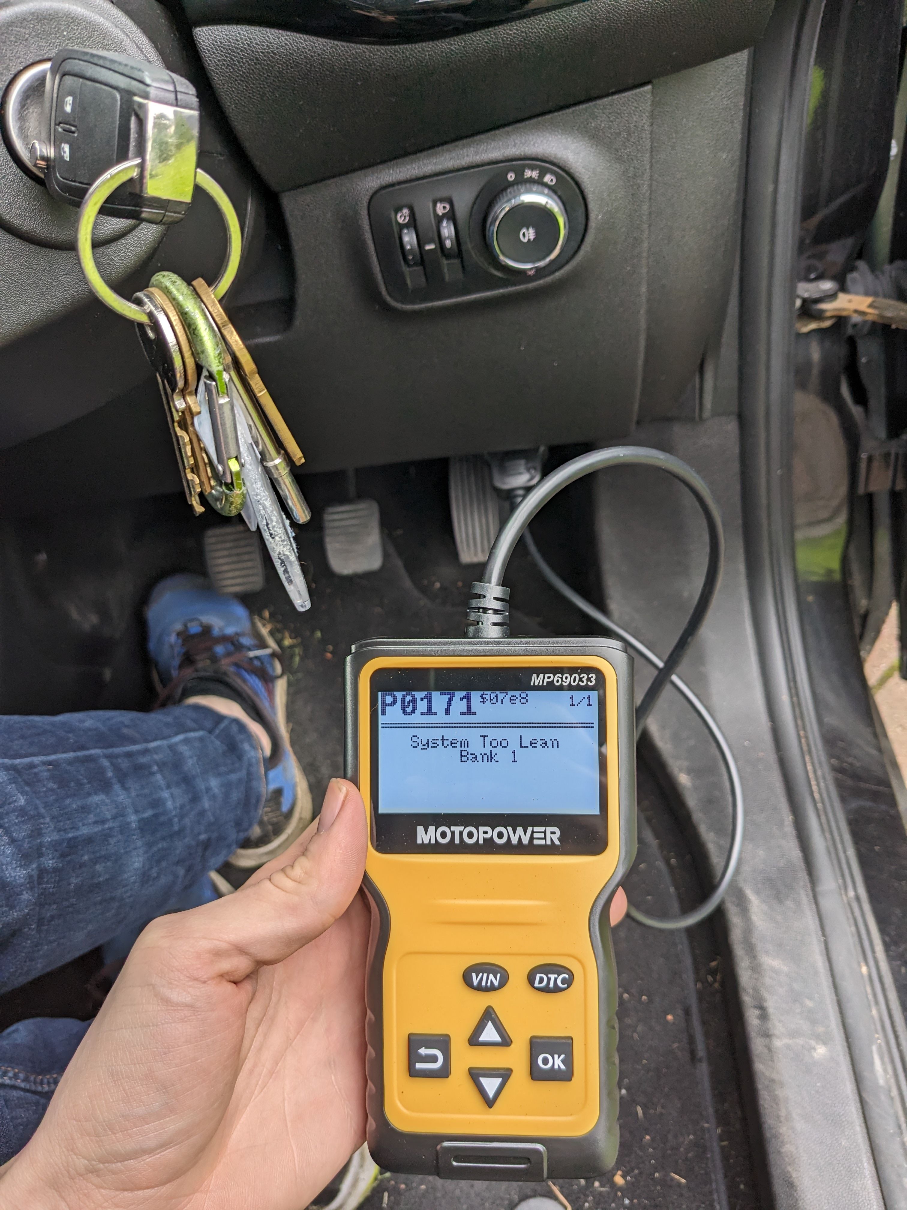 An OB2 code reader showing a P0171 error