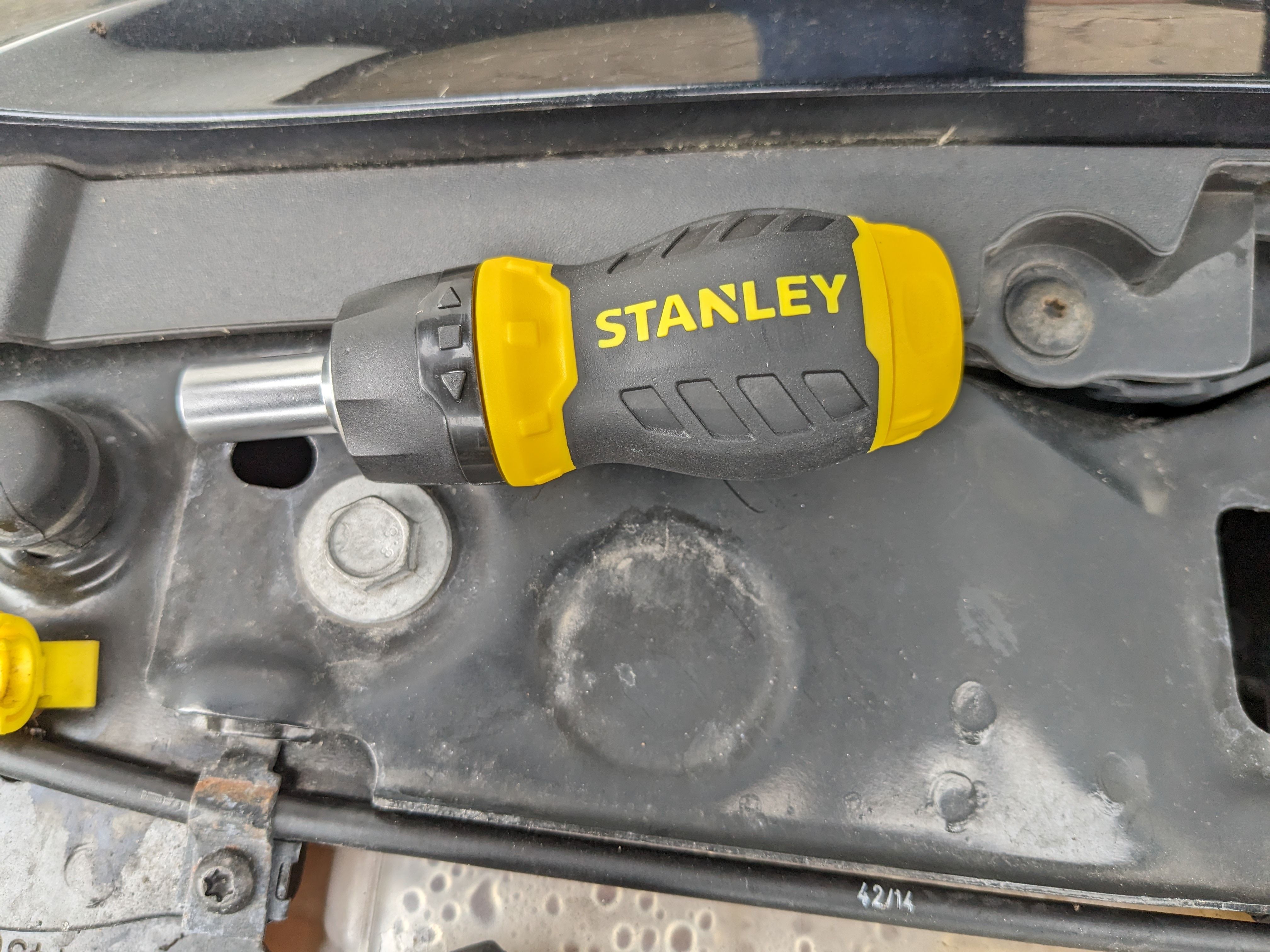 Stubby screwdriver